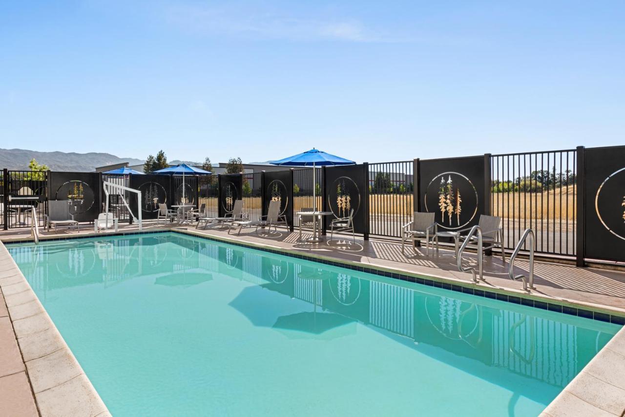 Holiday Inn Express & Suites - Ukiah By Ihg Ngoại thất bức ảnh